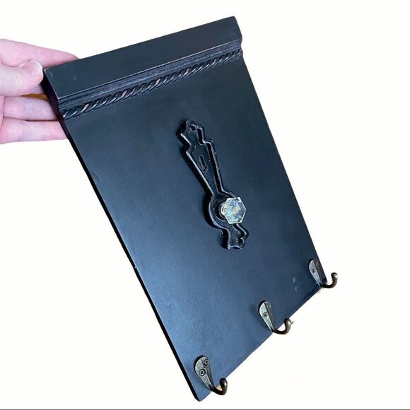 Rustic Antique Inspired Wall Art Key Hook - Picture 3 of 7